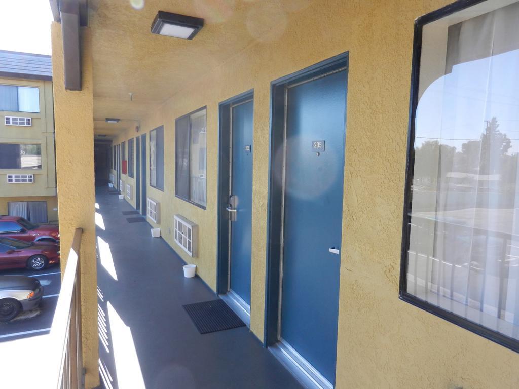 Simply Home Inn & Suites - Riverside Dış mekan fotoğraf