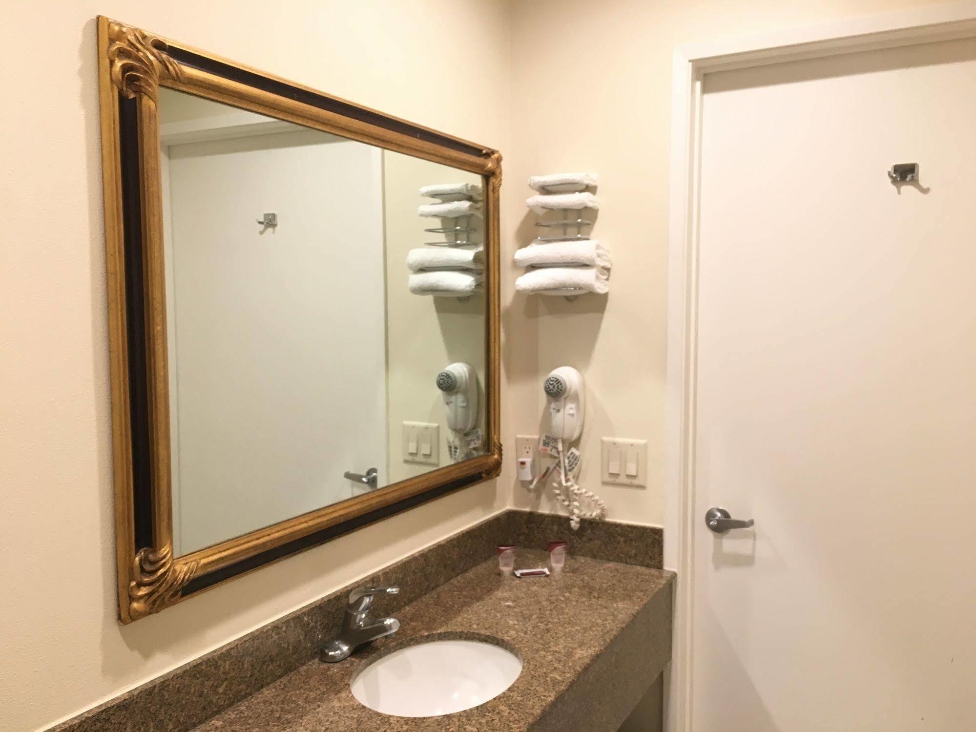 Simply Home Inn & Suites - Riverside Dış mekan fotoğraf