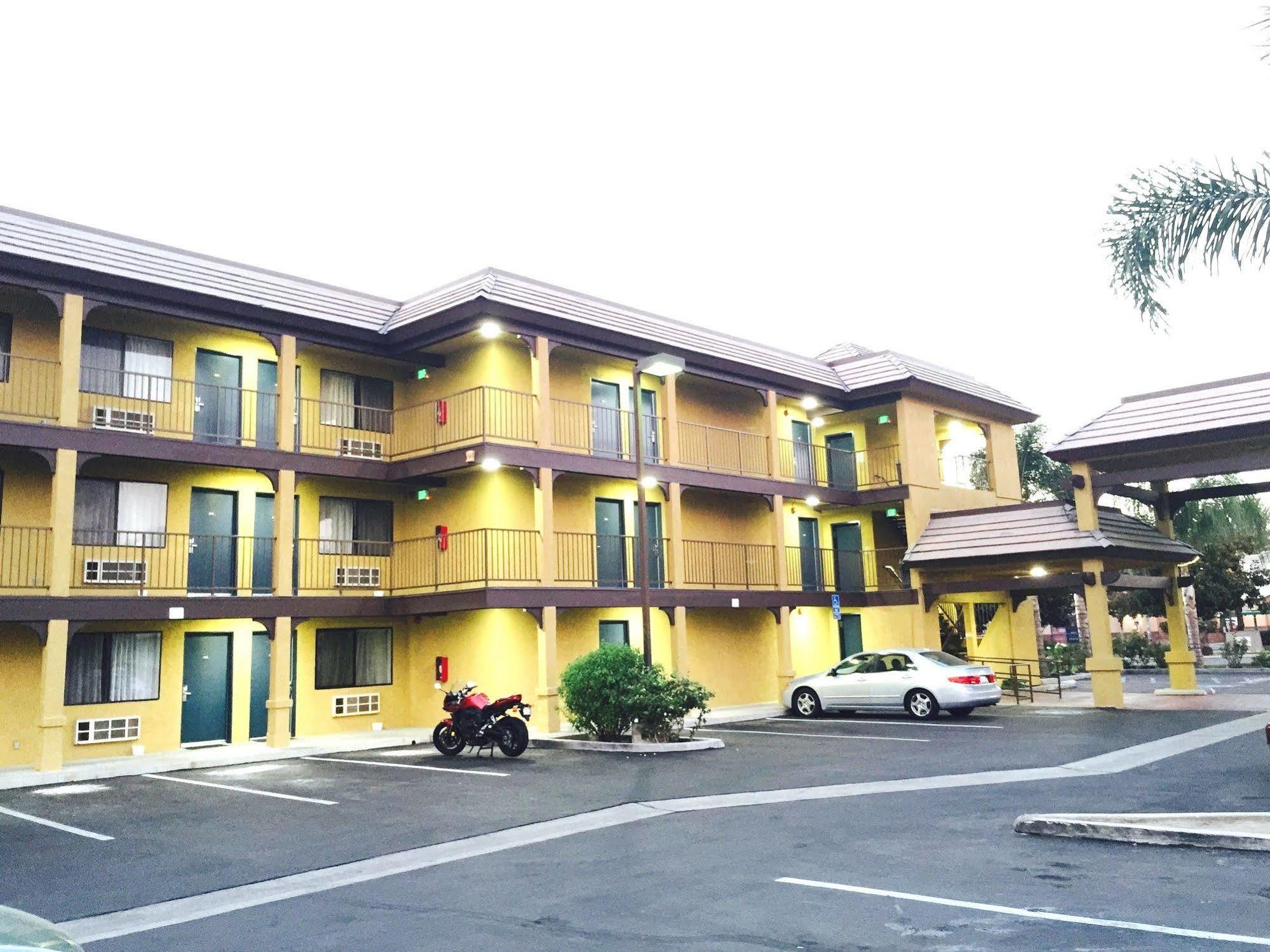 Simply Home Inn & Suites - Riverside Dış mekan fotoğraf