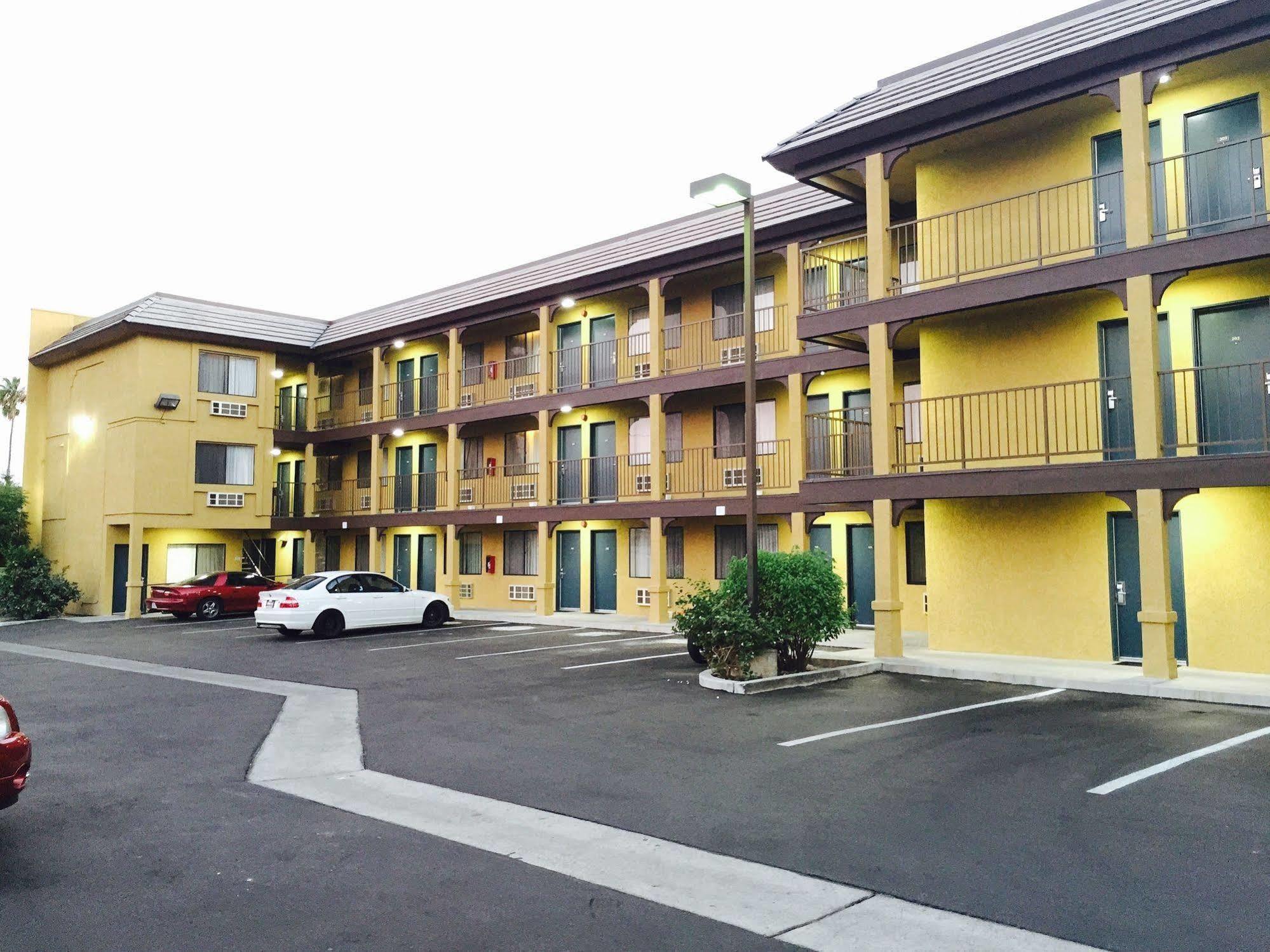Simply Home Inn & Suites - Riverside Dış mekan fotoğraf
